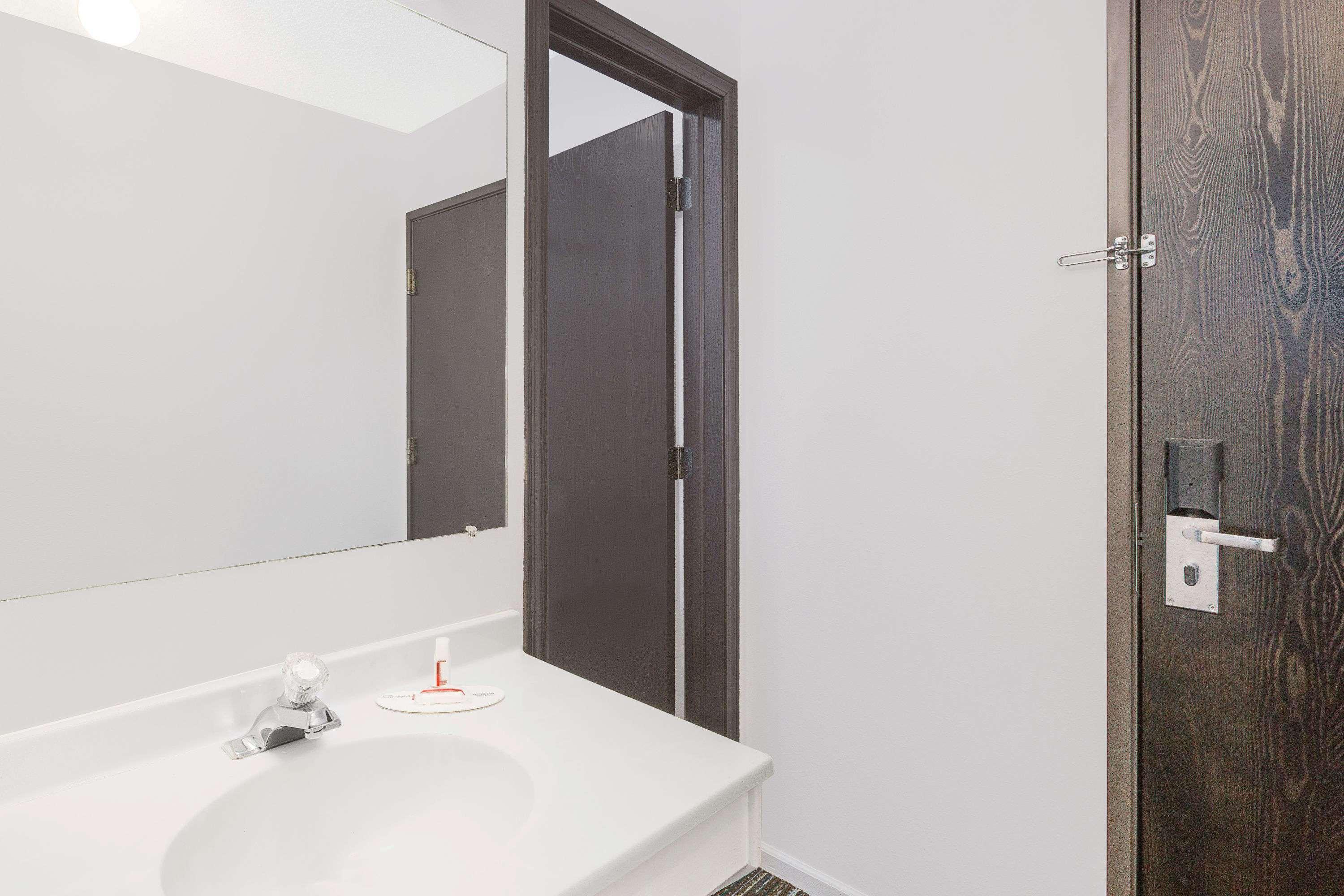 Days Inn By Wyndham York Ngoại thất bức ảnh