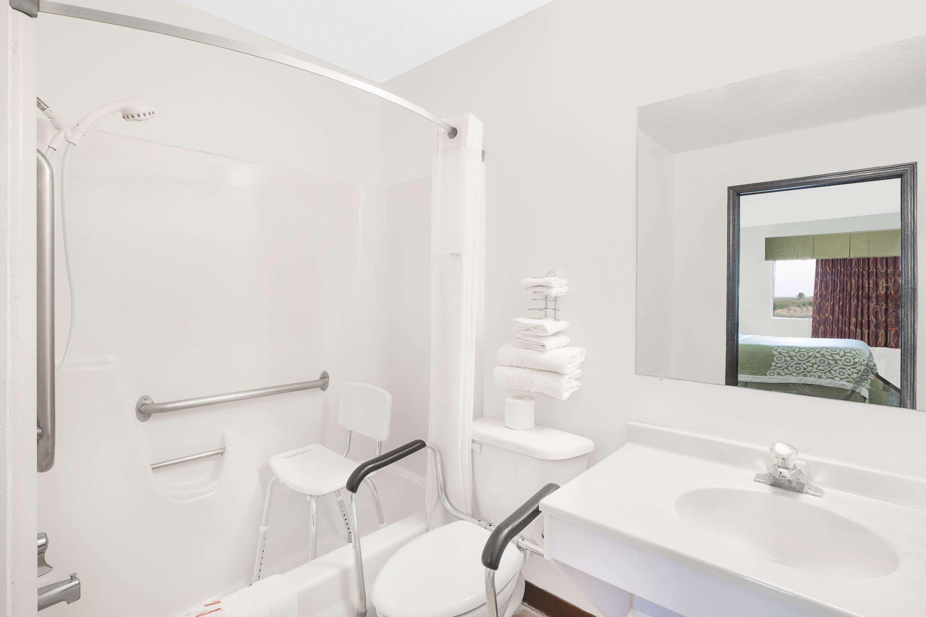 Days Inn By Wyndham York Ngoại thất bức ảnh