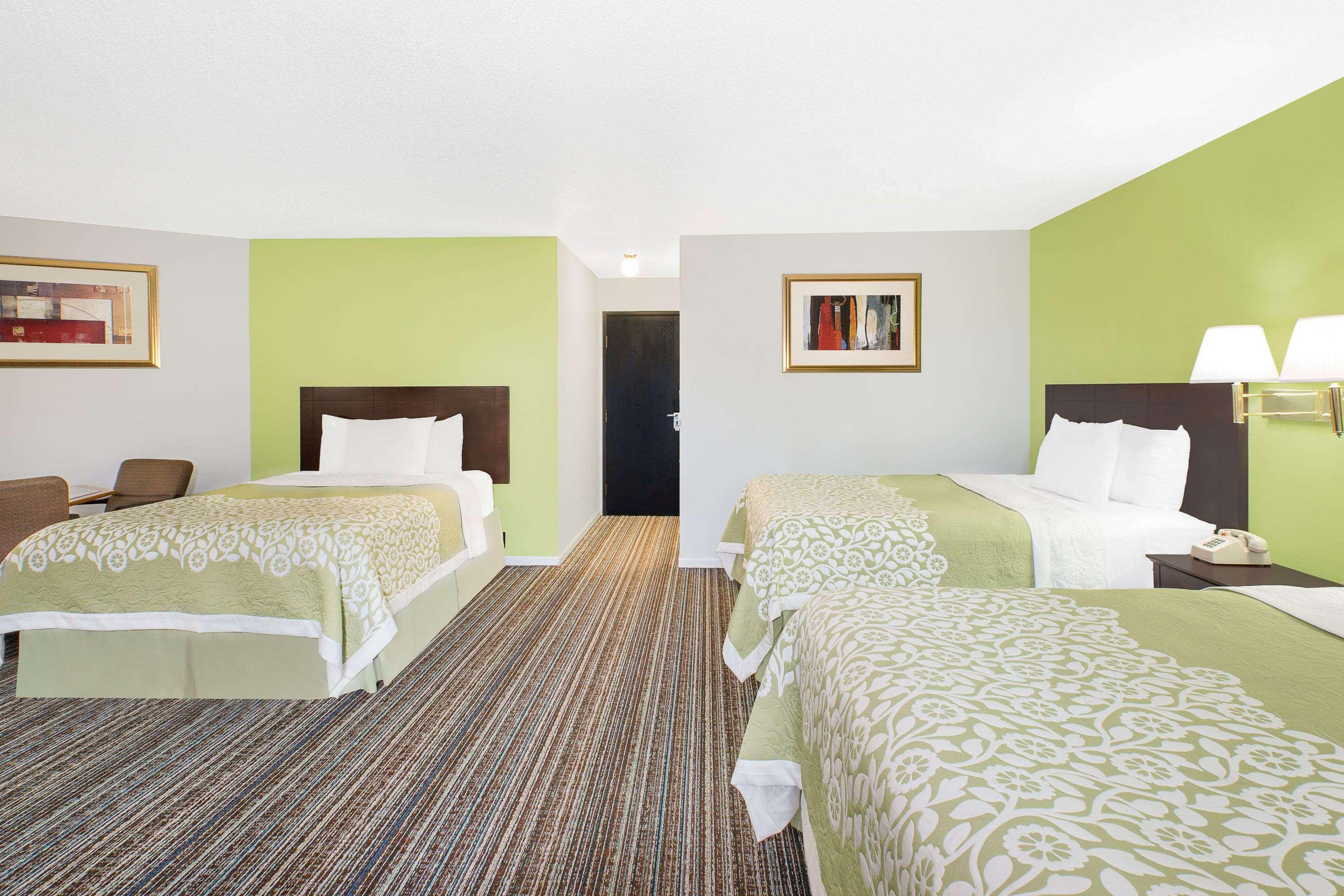 Days Inn By Wyndham York Ngoại thất bức ảnh