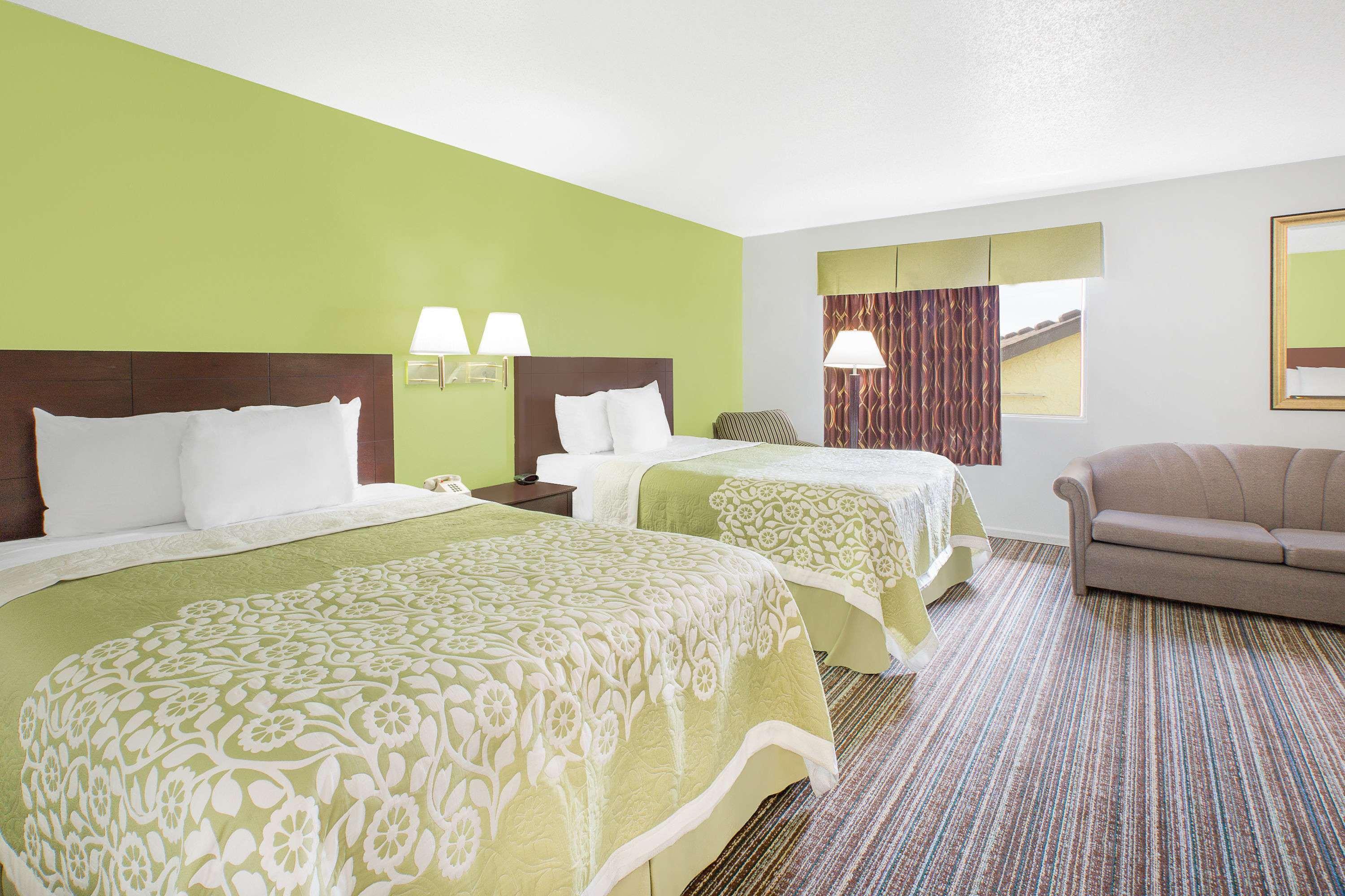 Days Inn By Wyndham York Ngoại thất bức ảnh
