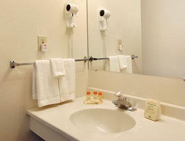 Days Inn By Wyndham York Ngoại thất bức ảnh